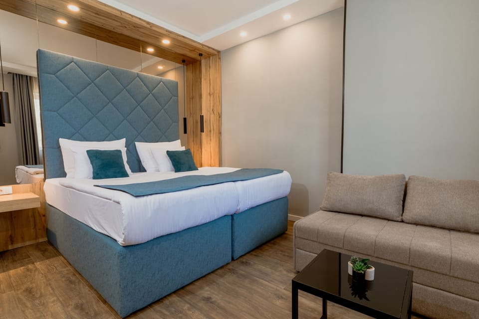 Superior Apartment | Hypo-allergenic bedding, minibar, in-room safe, desk