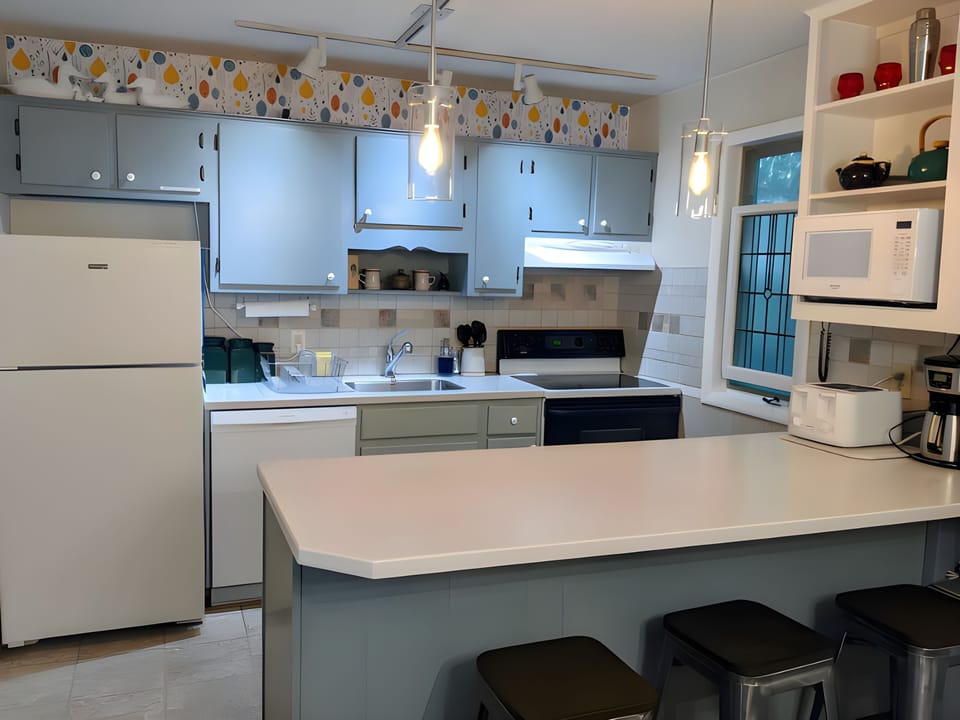 Coffee/tea maker, fridge, toaster, highchair