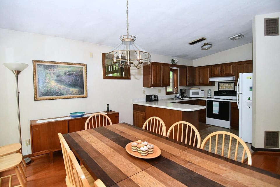 House, Multiple Beds (Dogwood Knoll - Wooded Escape) | Dining