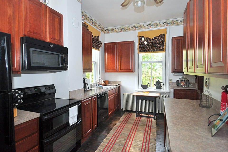 House, Multiple Beds (Manor at Berkeley Springs) | Private kitchen | Shared fridge, microwave, stovetop
