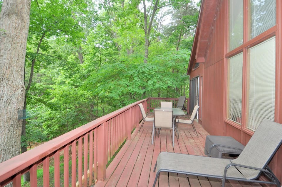 House, 2 Queen Beds (Treetop Cabin) | Property grounds
