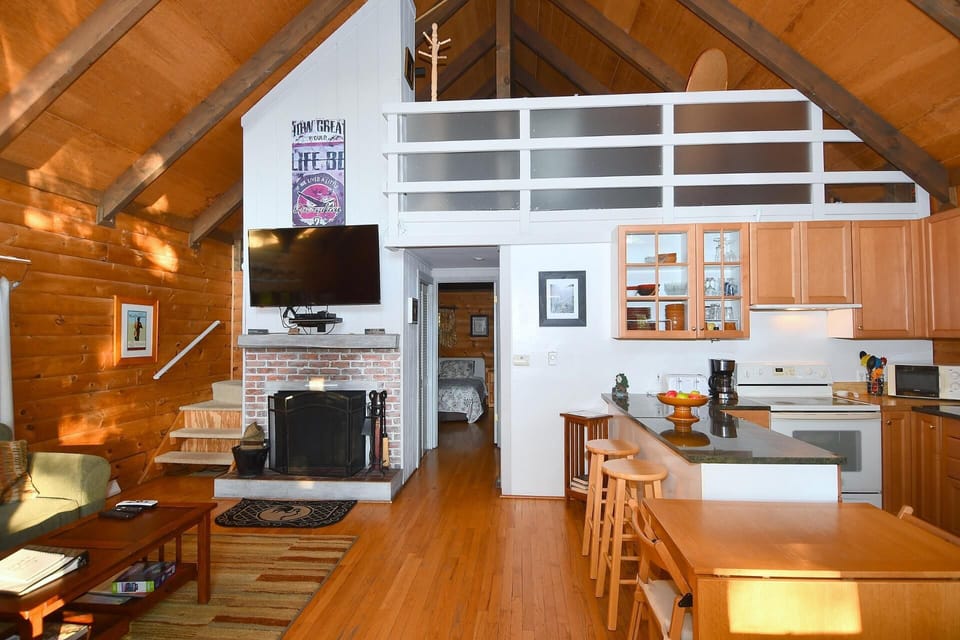 House, Multiple Beds (The Outlook - A Majestic View!) | Private kitchen | Fridge, dishwasher, freezer, spices