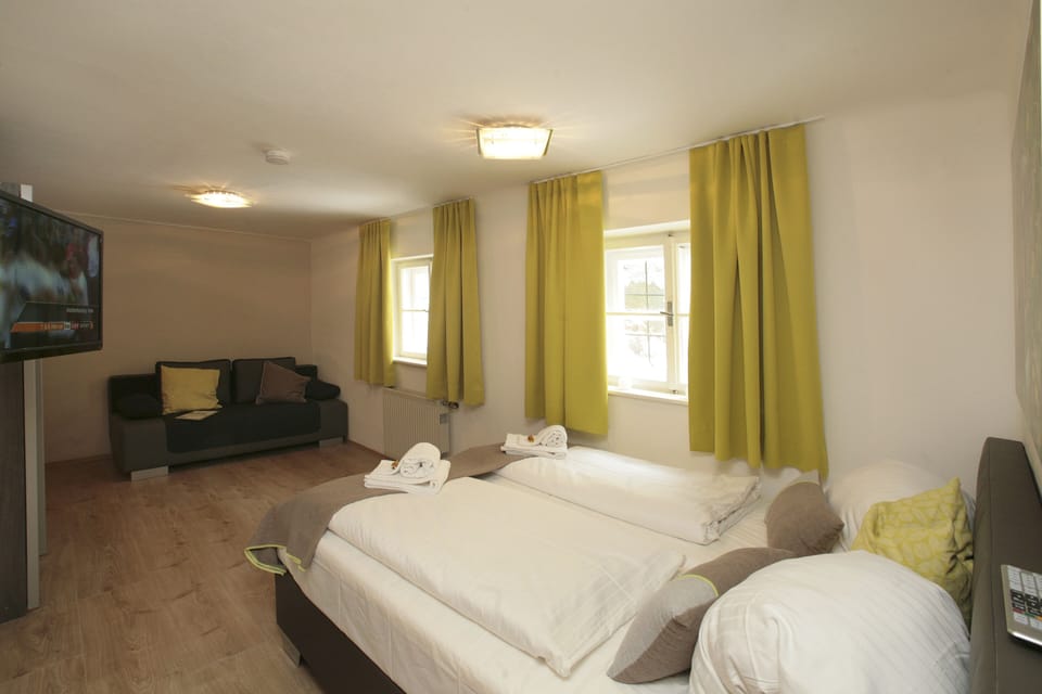 Double Room (Basement) | Free WiFi, bed sheets