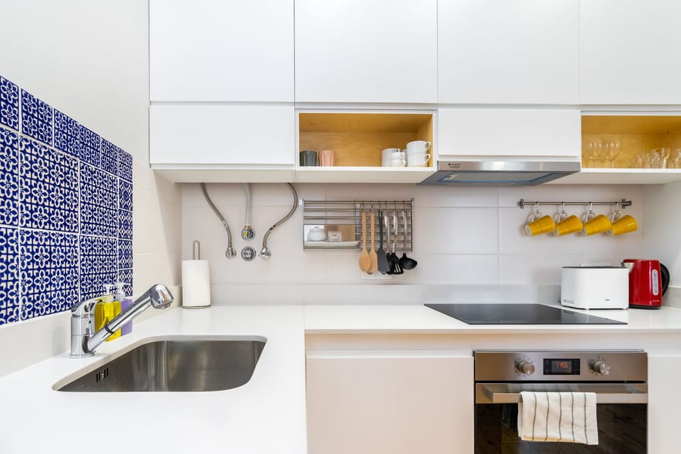 Apartment, 1 Bedroom, Non Smoking | Private kitchen | Full-size fridge, microwave, oven, stovetop