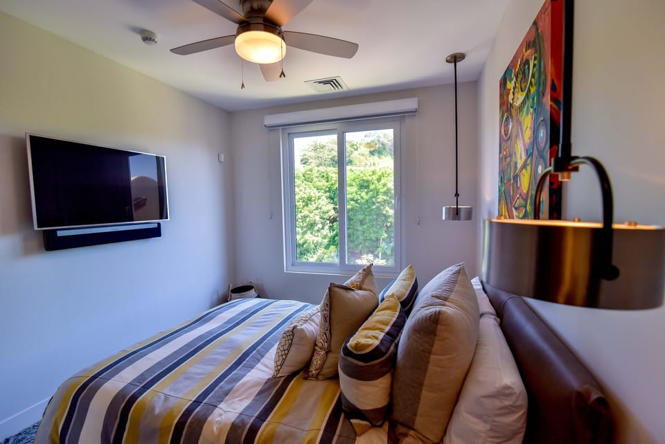 Deluxe Condo, 2 Bathrooms, Ocean View | WiFi (free), bed sheets