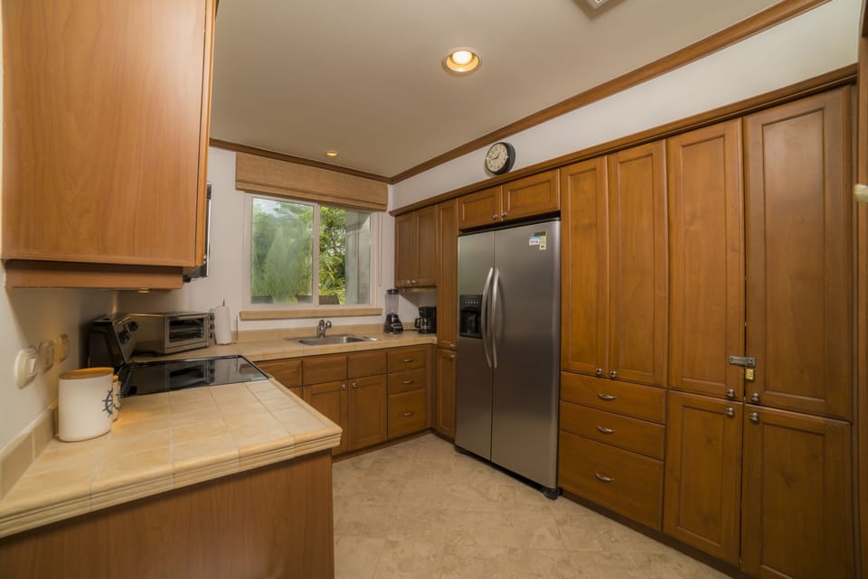 Deluxe Condo, 2 Bathrooms, Garden View | Private kitchen | Coffee/tea maker, fridge, microwave, oven