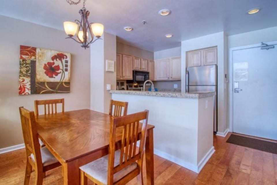 Condo (100-1_Lakeside_Village) | Private kitchen