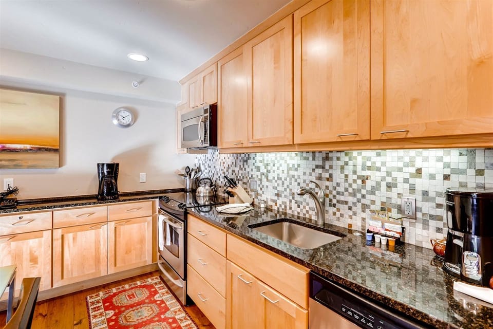 Condo (Vail Lion Square K Lodge Property) | Private kitchen