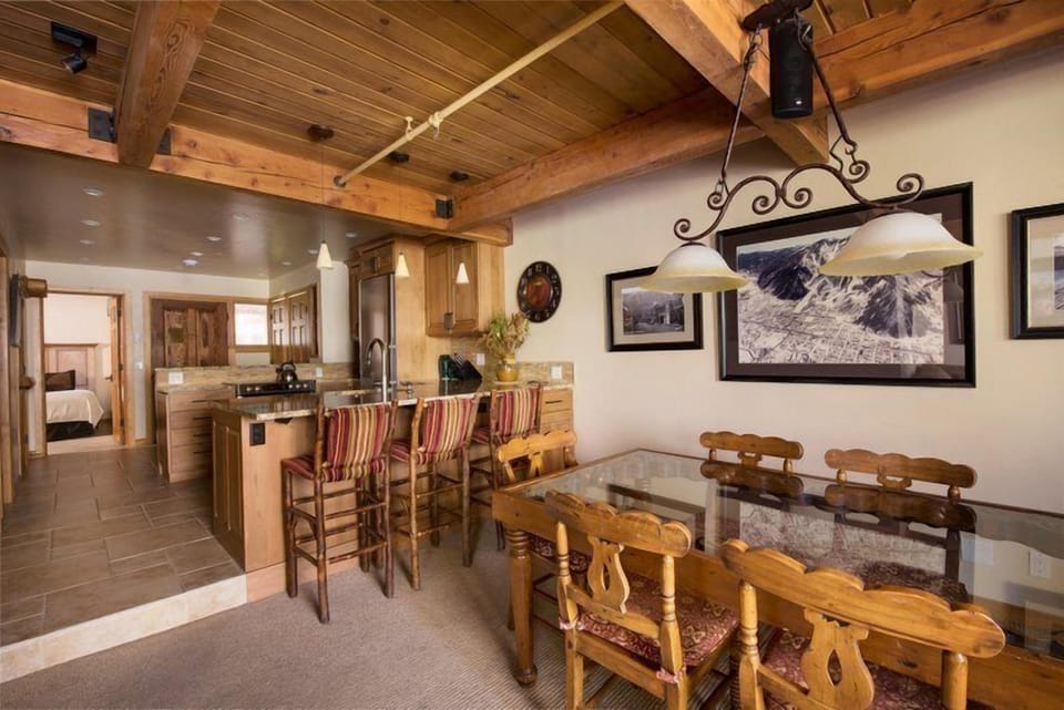 Room (Aspen Gant Silver 3) | Exterior