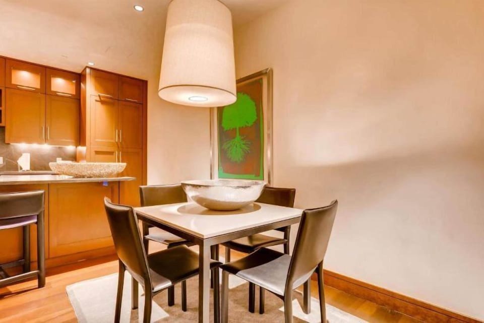 Condo (Vail Solaris Studio Den) | In-room dining
