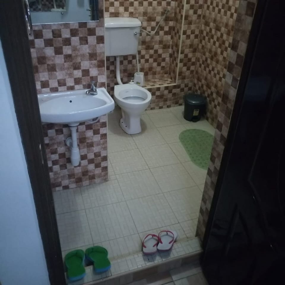 Shower, free toiletries, towels, soap