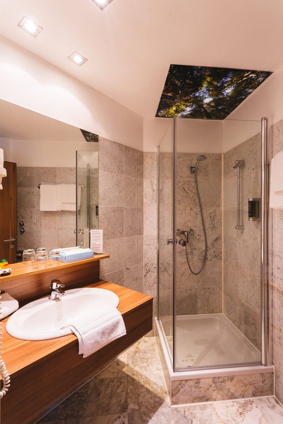 Business Twin Room | Bathroom | Free toiletries, hair dryer, towels