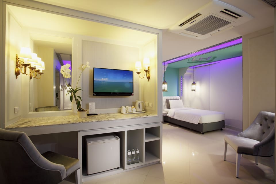 Family Room | Room amenity
