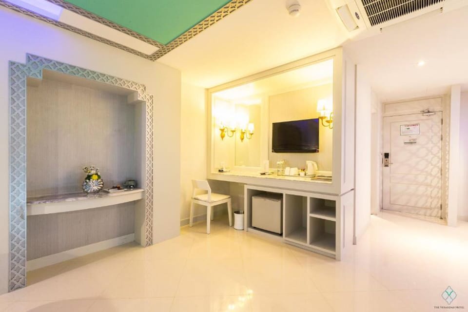Family Room | Living area | 32-inch plasma TV with cable channels, TV