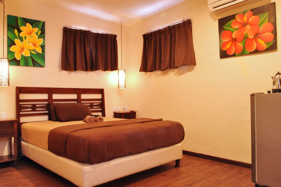Deluxe Room | Desk, blackout drapes, soundproofing, free WiFi