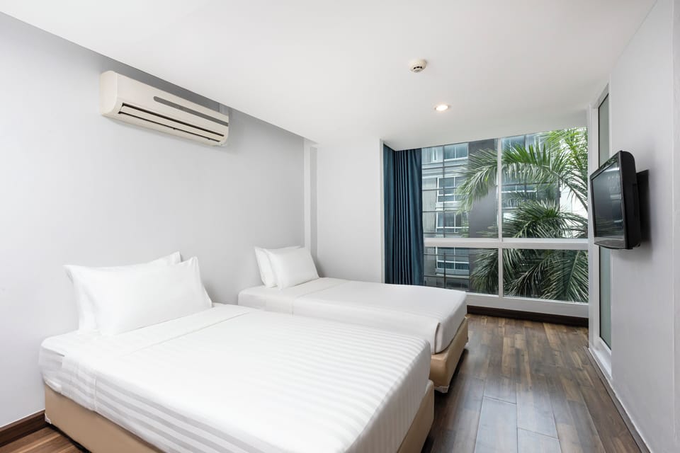 Standard Twin Room | Minibar, in-room safe, desk, free WiFi