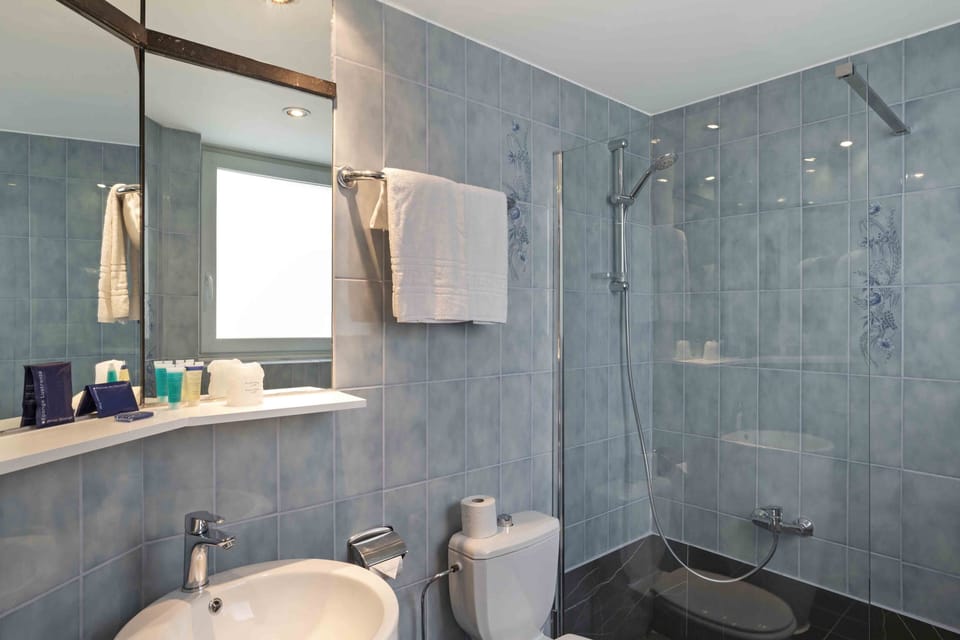 Individually furnished, desk, soundproofing, iron/ironing board