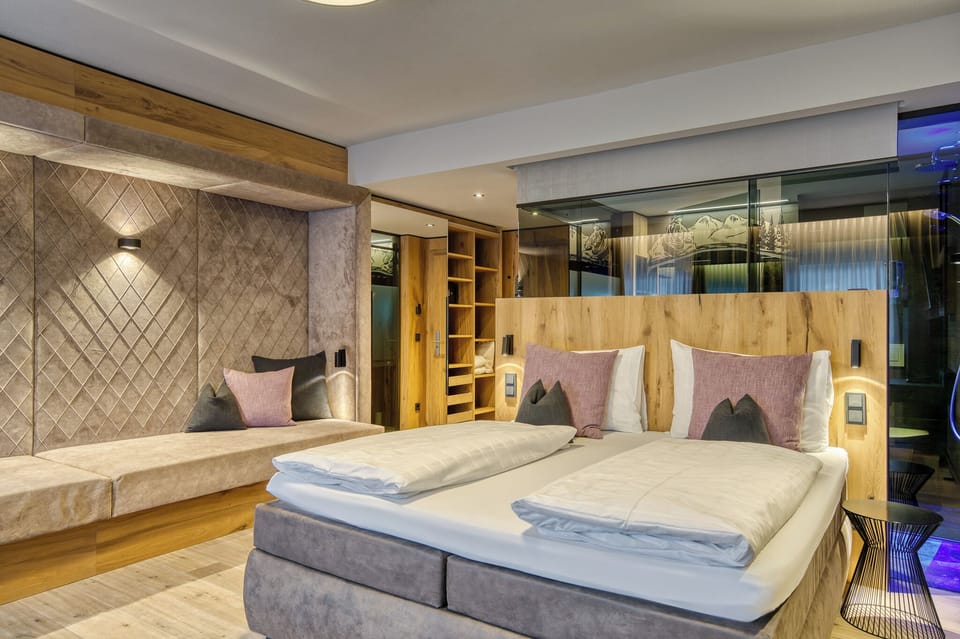 Deluxe Double Room, Balcony | Premium bedding, in-room safe, individually decorated