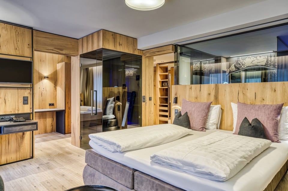 Design Suite, 2 Bedrooms, Balcony | Premium bedding, in-room safe, individually decorated