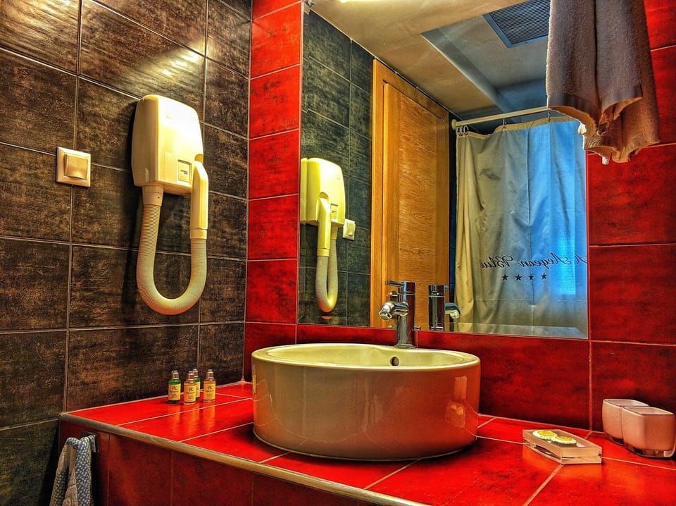 Double Room | Bathroom sink