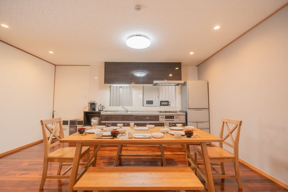 Family Apartment | Private kitchen | Fridge, microwave, stovetop, electric kettle