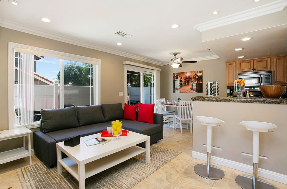 50-inch TV with cable channels, fireplace, Netflix