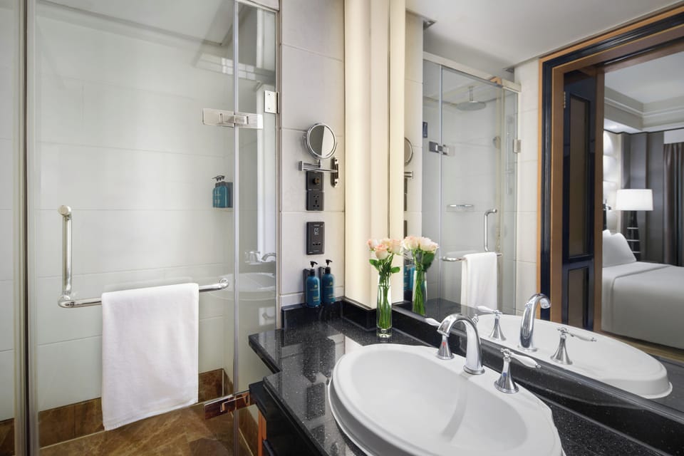 Combined shower/tub, free toiletries, hair dryer, bathrobes