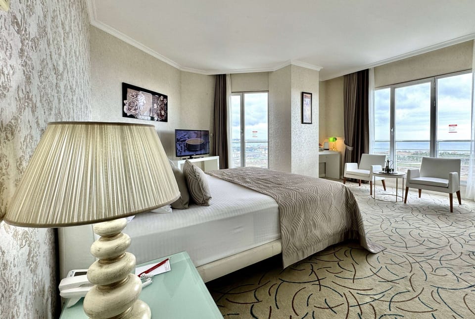 Deluxe Suite, City View (Sea and City View) | View from room