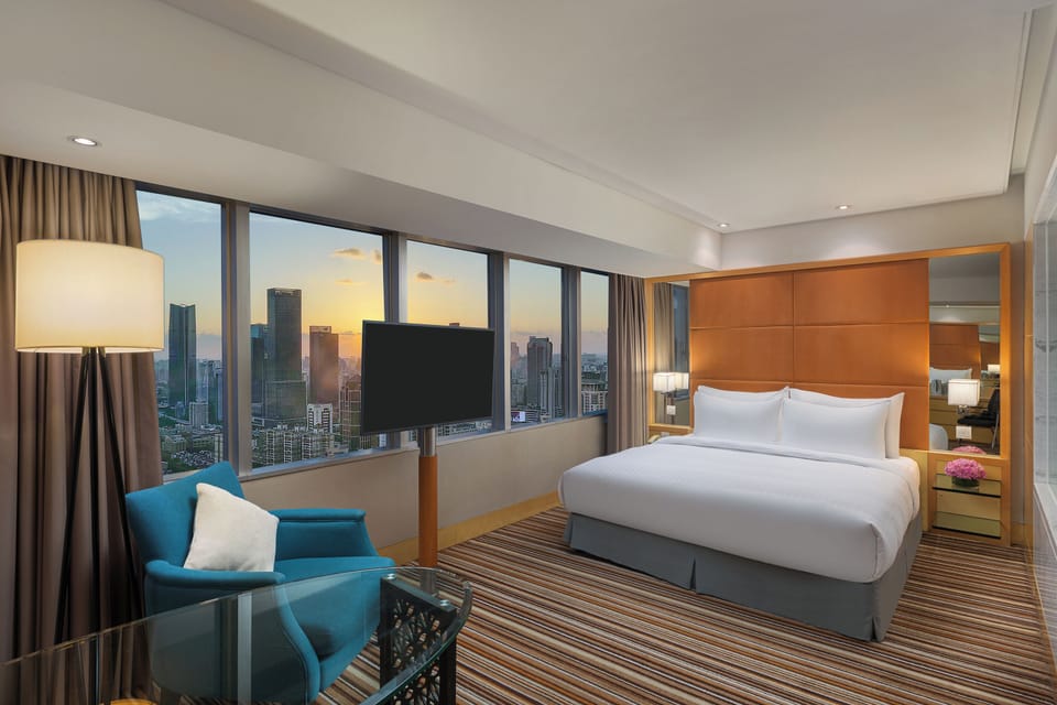 Premium bedding, down comforters, minibar, in-room safe