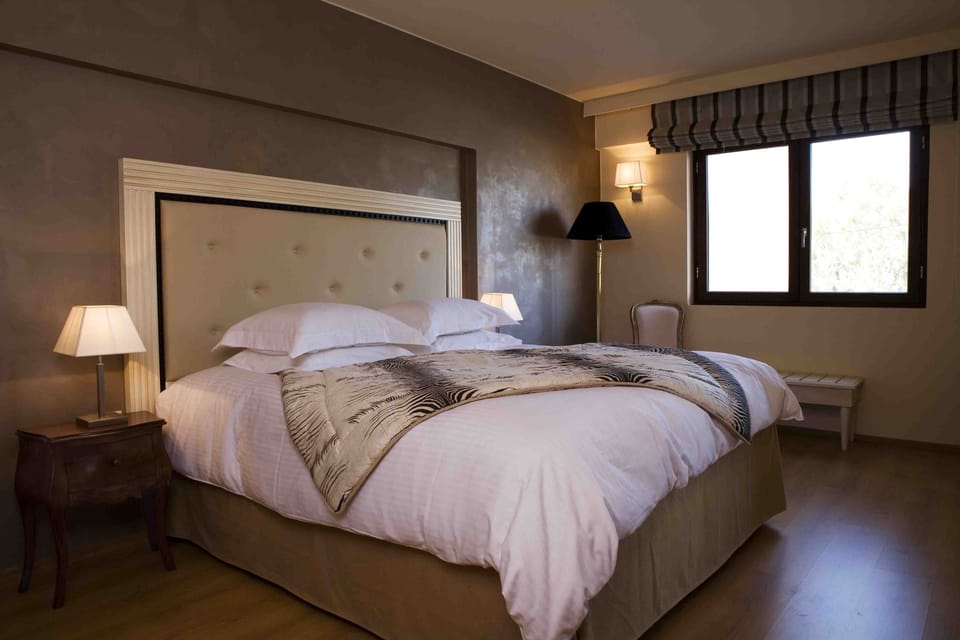 Premium bedding, pillowtop beds, minibar, in-room safe