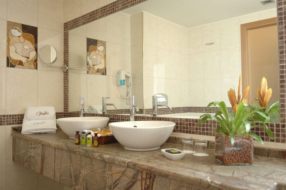 Deep soaking tub, free toiletries, hair dryer, bathrobes
