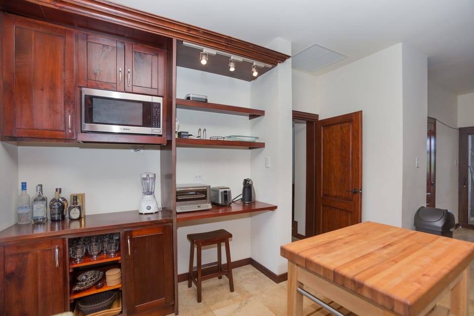 House, 4 Bedrooms | Private kitchen | Coffee/tea maker, fridge, toaster