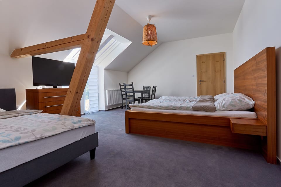 Panoramic Quadruple Room | Desk, WiFi (free), bed sheets