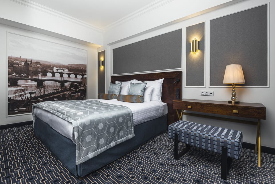 Hypo-allergenic bedding, minibar, in-room safe, desk