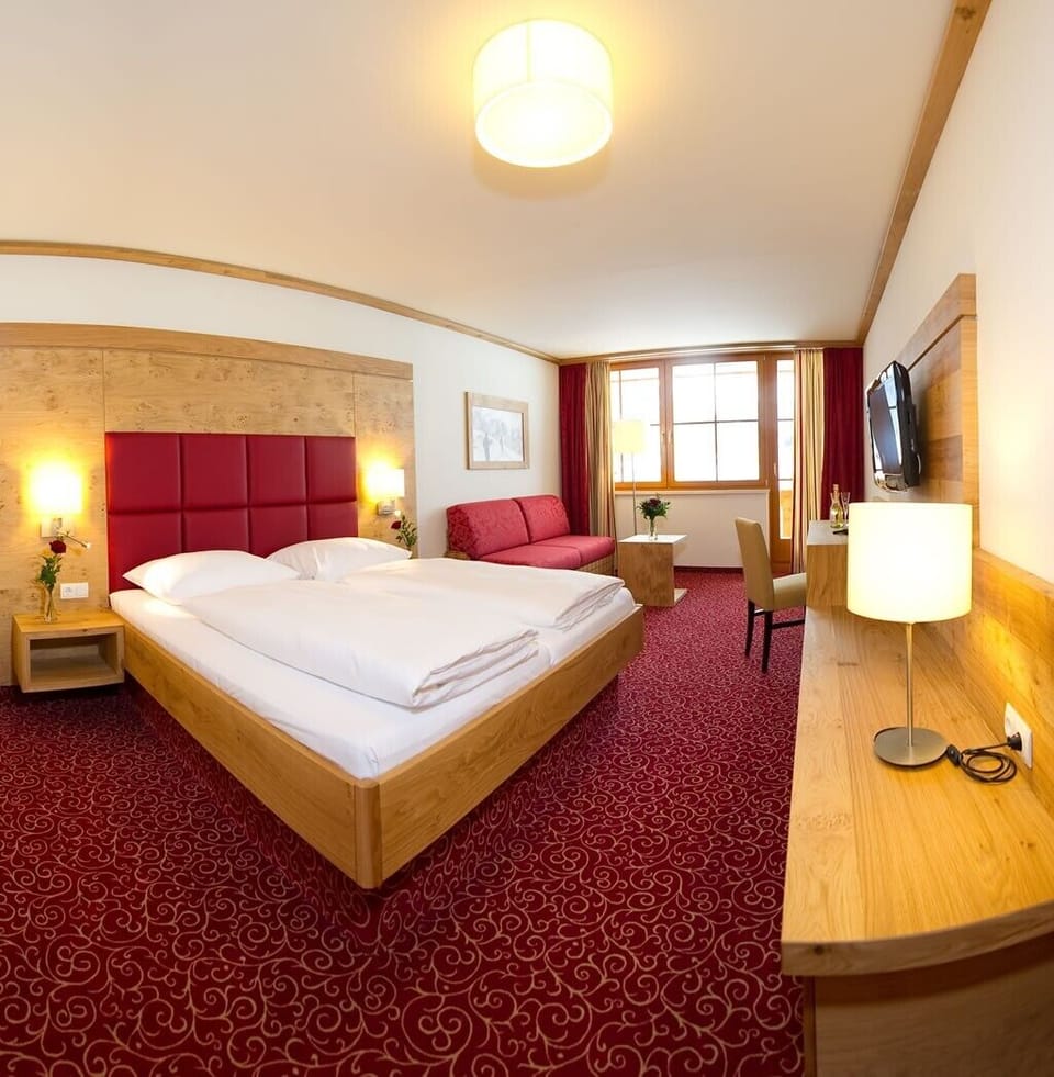 Comfort Double Room, Balcony | In-room safe, desk, free cribs/infant beds, rollaway beds