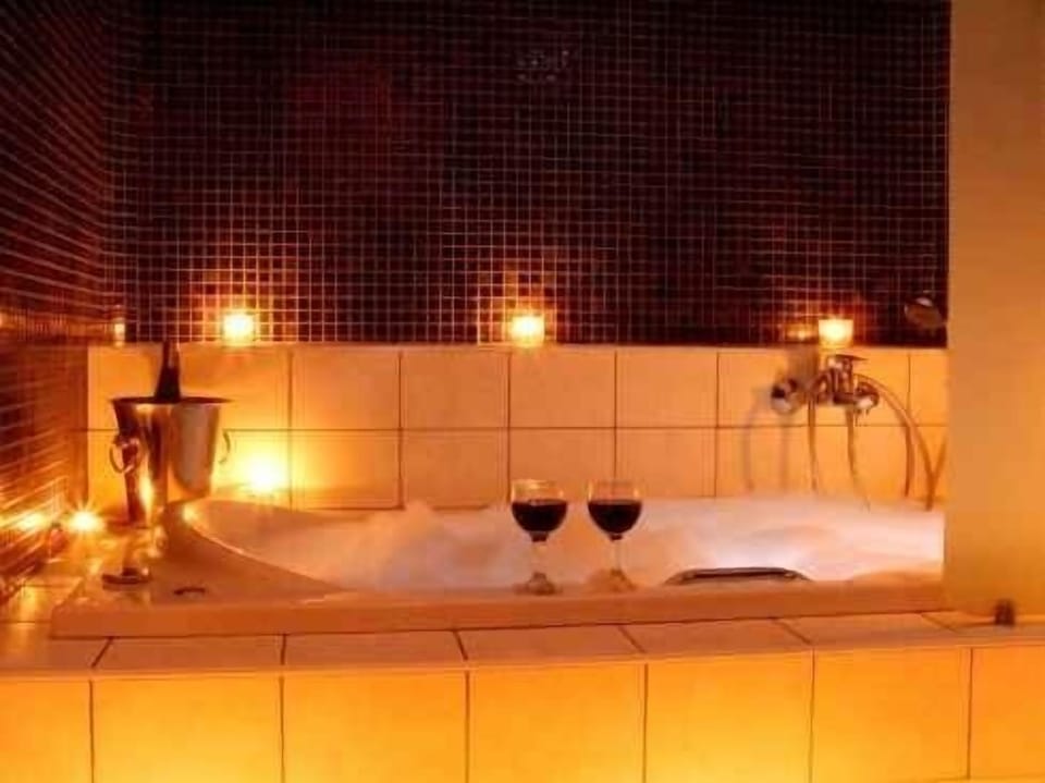 Double Room, Mountain View | Bathroom sink