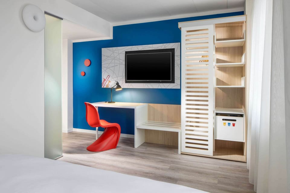 Standard Room, 2 Twin Beds, Non Smoking | Desk, laptop workspace, soundproofing, free cribs/infant beds