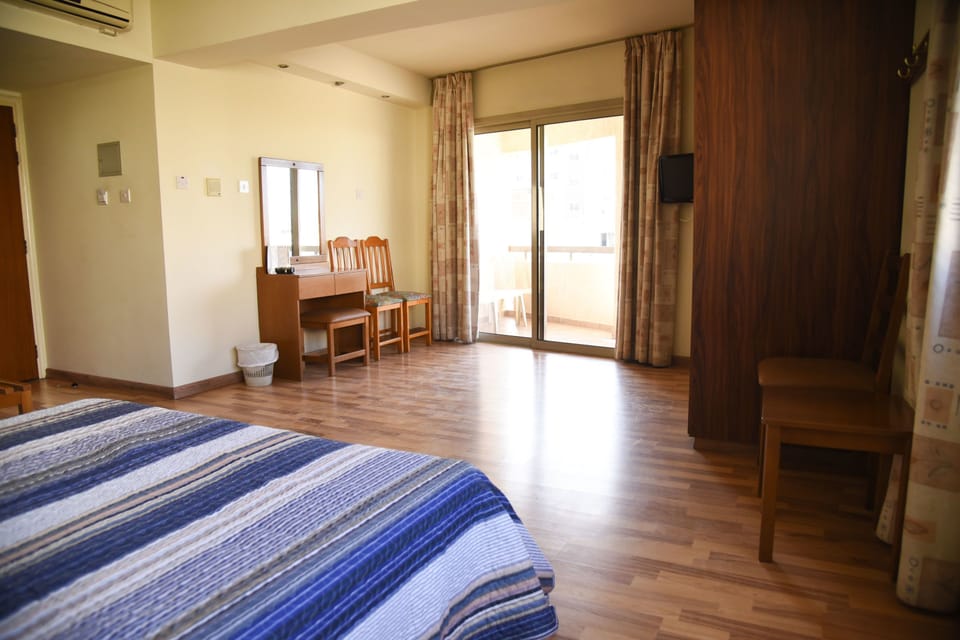 In-room safe, iron/ironing board, cribs/infant beds, rollaway beds