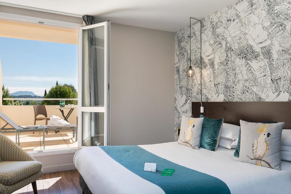 Premium bedding, in-room safe, desk, soundproofing