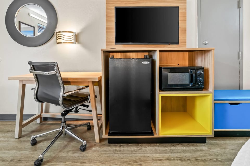 Desk, iron/ironing board, rollaway beds, free WiFi