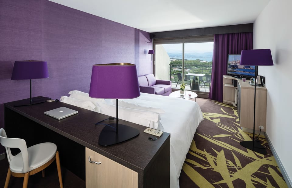 Exclusive Twin Room, Sea View | Minibar, in-room safe, individually decorated, individually furnished