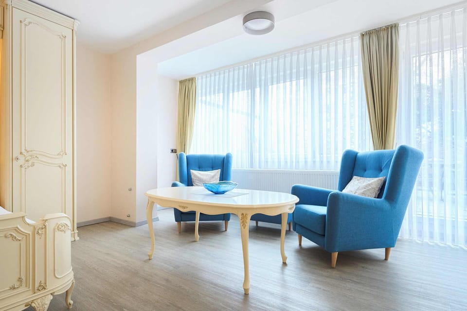 Superior Double Room, Non Smoking | Hypo-allergenic bedding, in-room safe, individually decorated, desk
