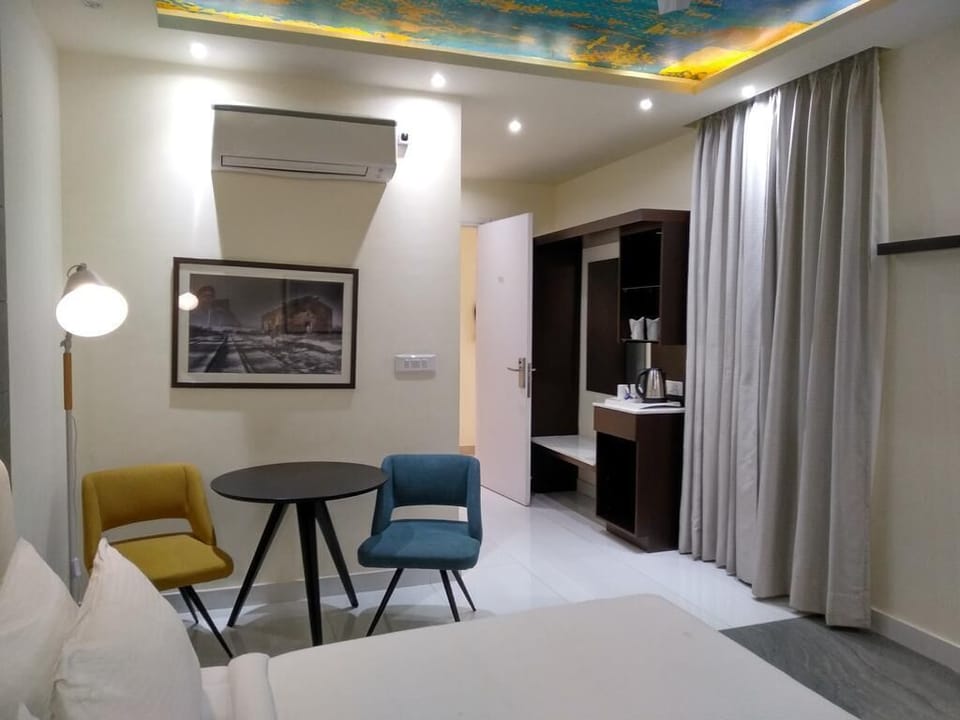 Premium Room | Memory foam beds, individually decorated, individually furnished, desk
