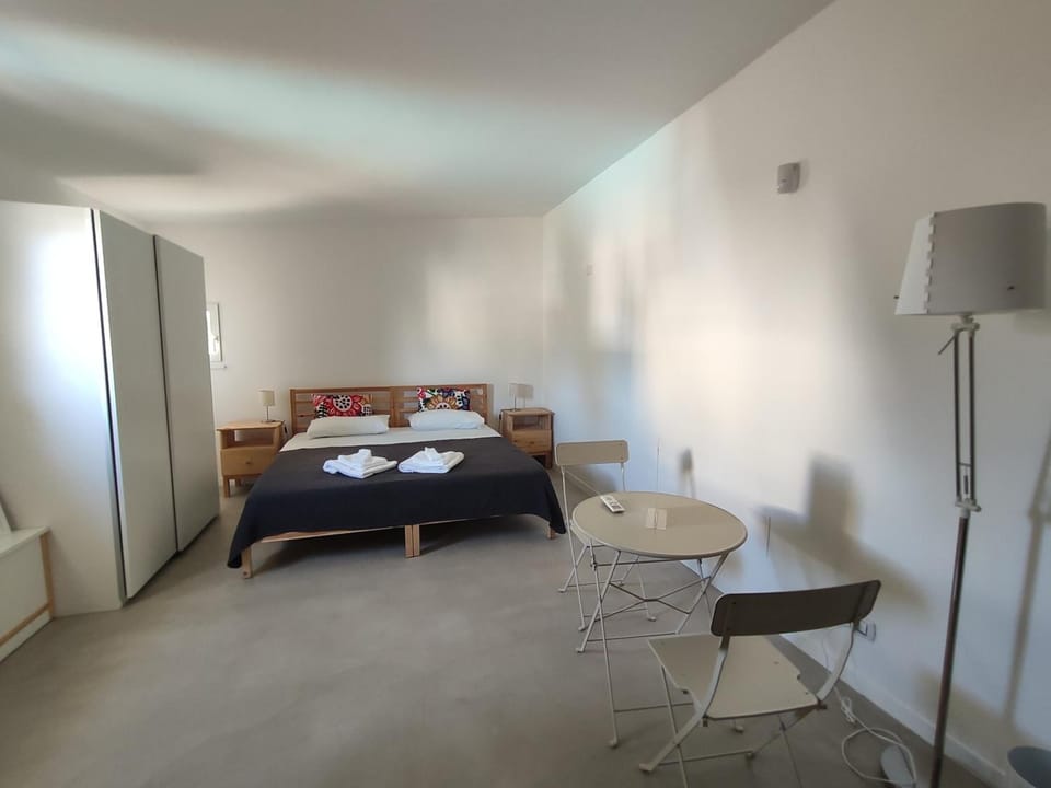 Down comforters, in-room safe, cribs (free), WiFi (free)