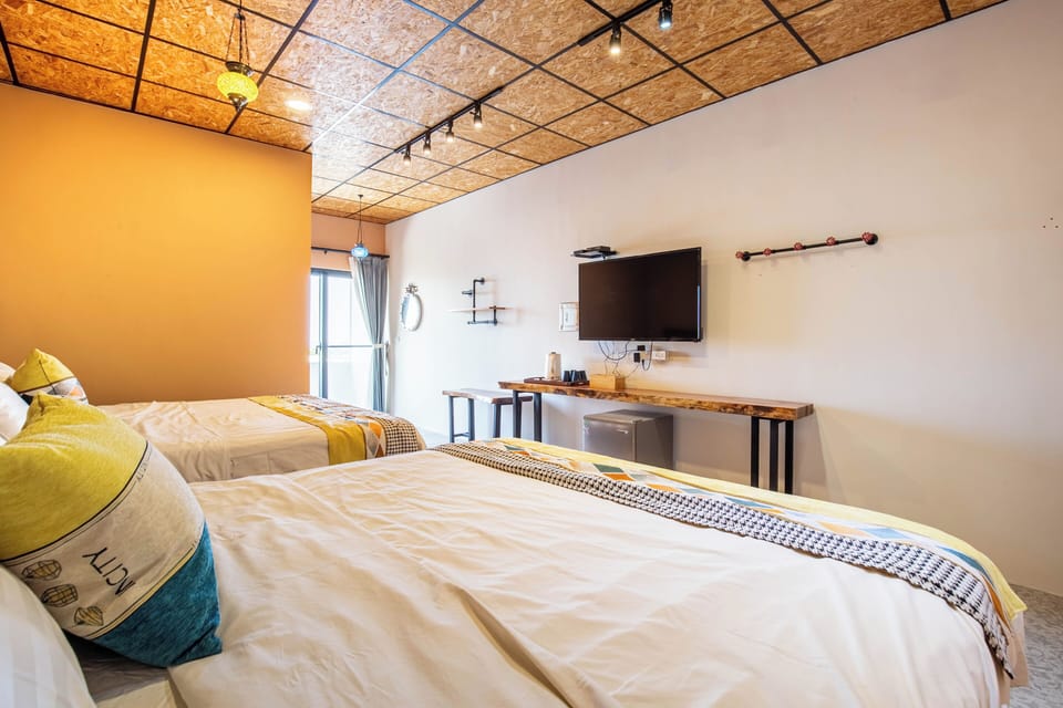Comfort Cabin | Individually decorated, individually furnished, laptop workspace