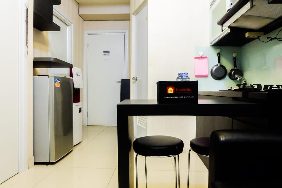 Room | Private kitchen | Fridge, stovetop, cookware/dishes/utensils
