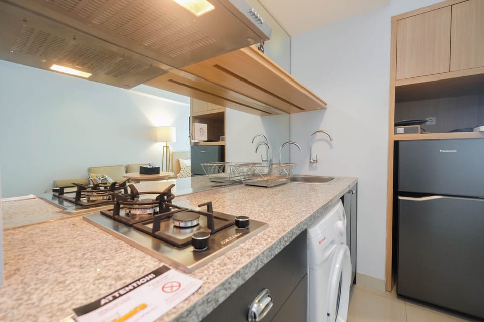 Room | Private kitchen | Fridge, stovetop, cookware/dishes/utensils