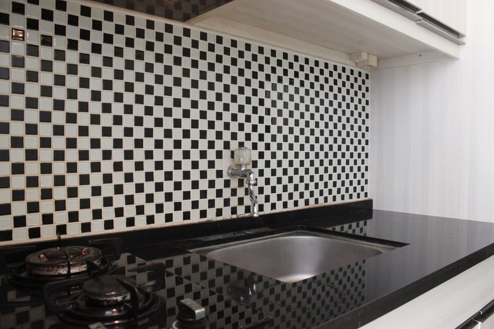 Room | Private kitchen | Fridge, stovetop, cookware/dishes/utensils