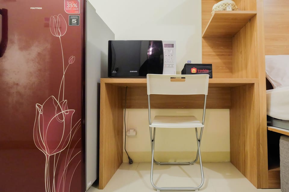 Room | Private kitchenette | Fridge, stovetop, cookware/dishes/utensils
