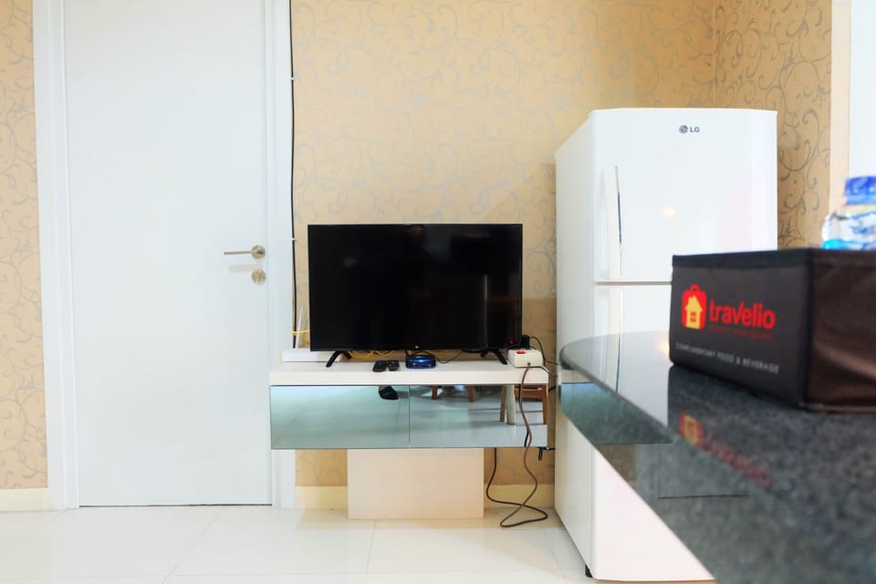 Room | Private kitchen | Fridge, stovetop, electric kettle, cookware/dishes/utensils